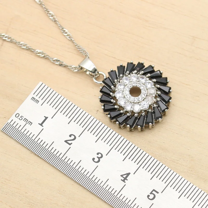 Комплект из колье серёг кольца и браслета с фианитом