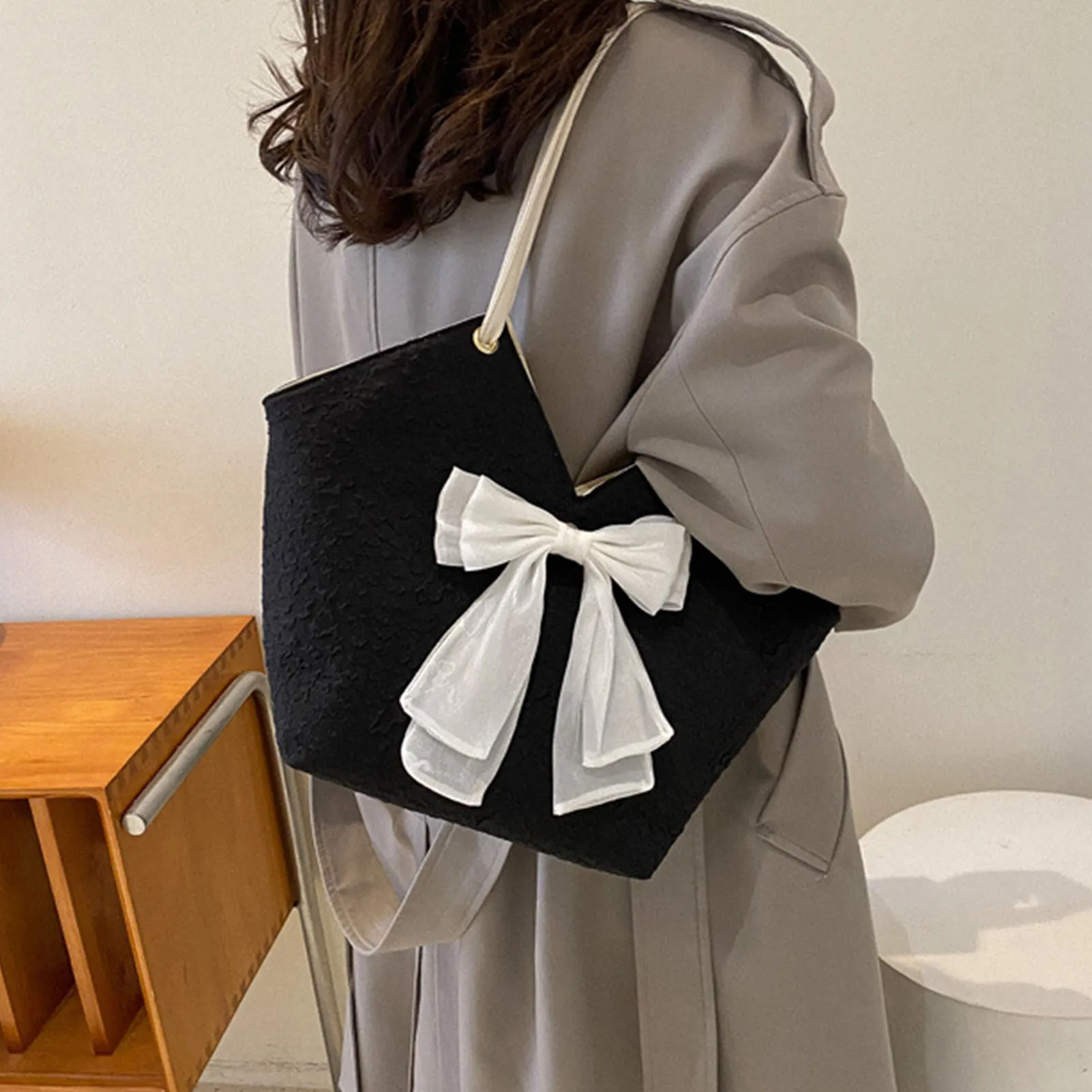 Сумка-тоут M-образной формы с отверстием большой емкости Элегантная стильная