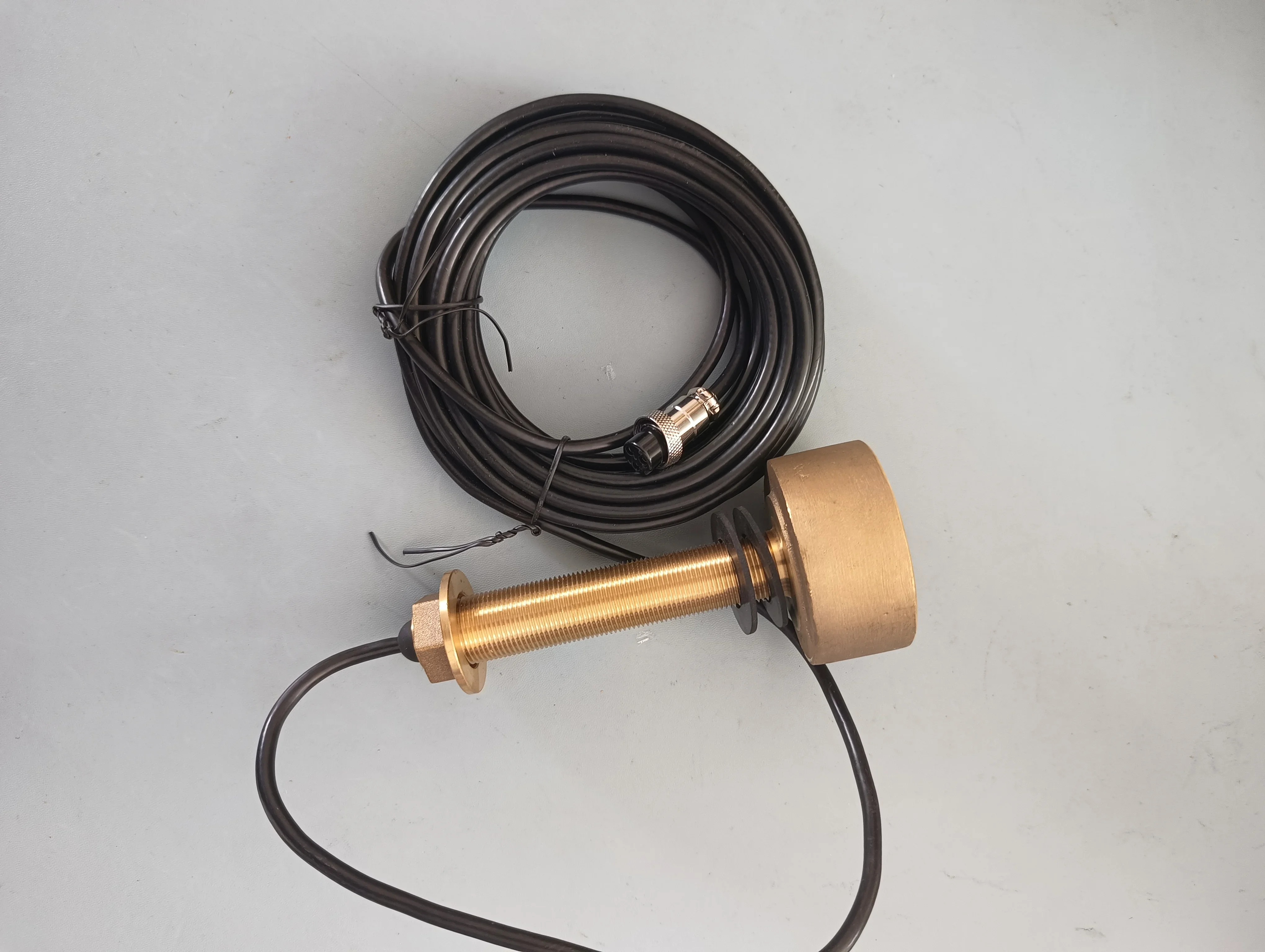 Датчик ONWA NMM40-50200: 600 Вт, бронзовый сквозной корпус (двухчастотный) (art.: 3920cbb316e16) - 3920cbb316e16