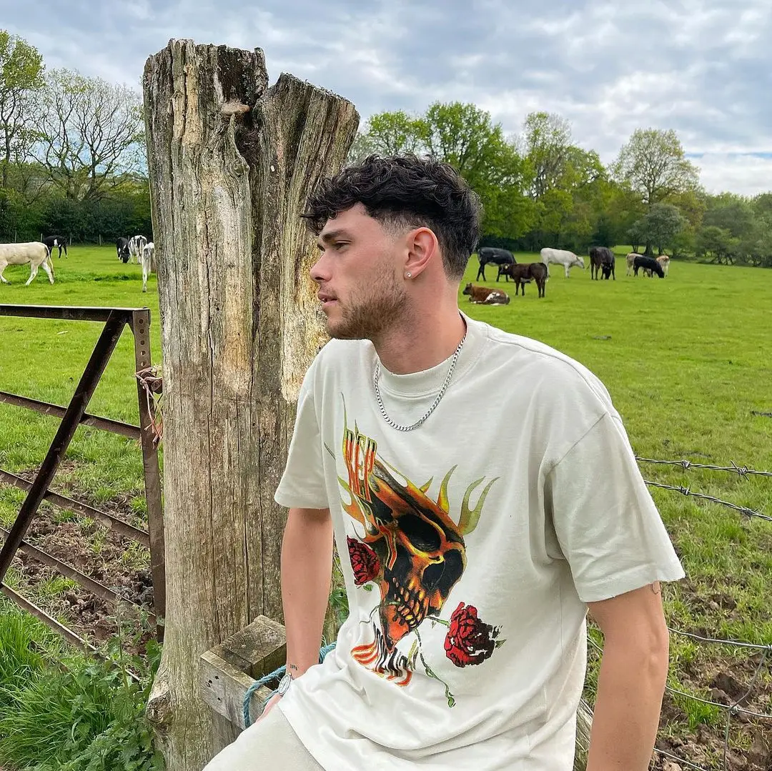 

Футболка мужская оверсайз в стиле ретро, винтажная тенниска с принтом черепа розы, уличная одежда в стиле Харадзюку, летняя одежда