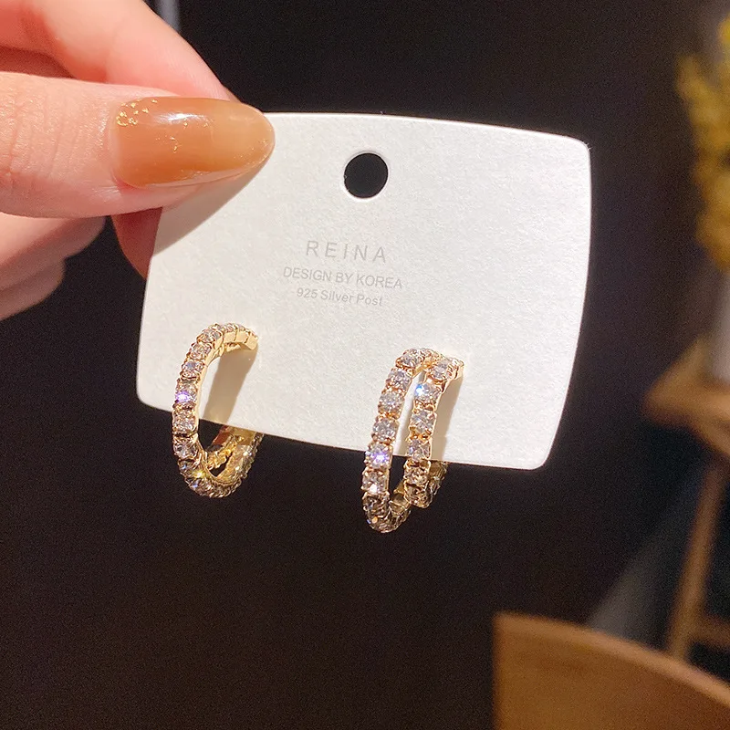 Женские серьги-кольца с двойным слоем и бриллиантами |