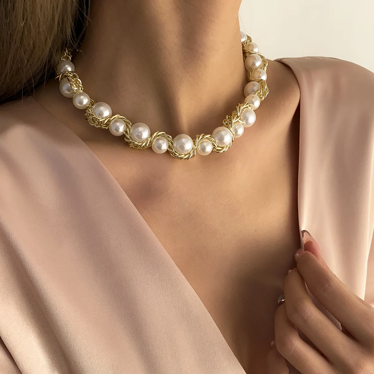 

Vintage Braided Winding Pearl Necklace Collar Choker In Trend Jewelry Woman's Metal Choker Necklace Clavicl Fashion Jewelry Gift