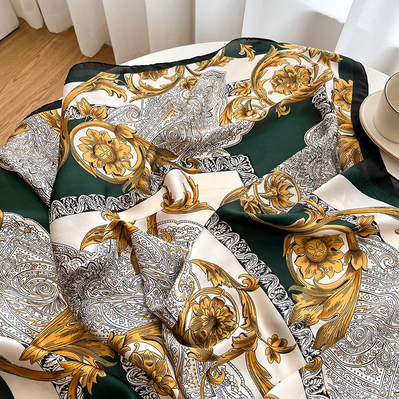 Рисунок 4 - Женский саржевый квадратный шарф с принтом