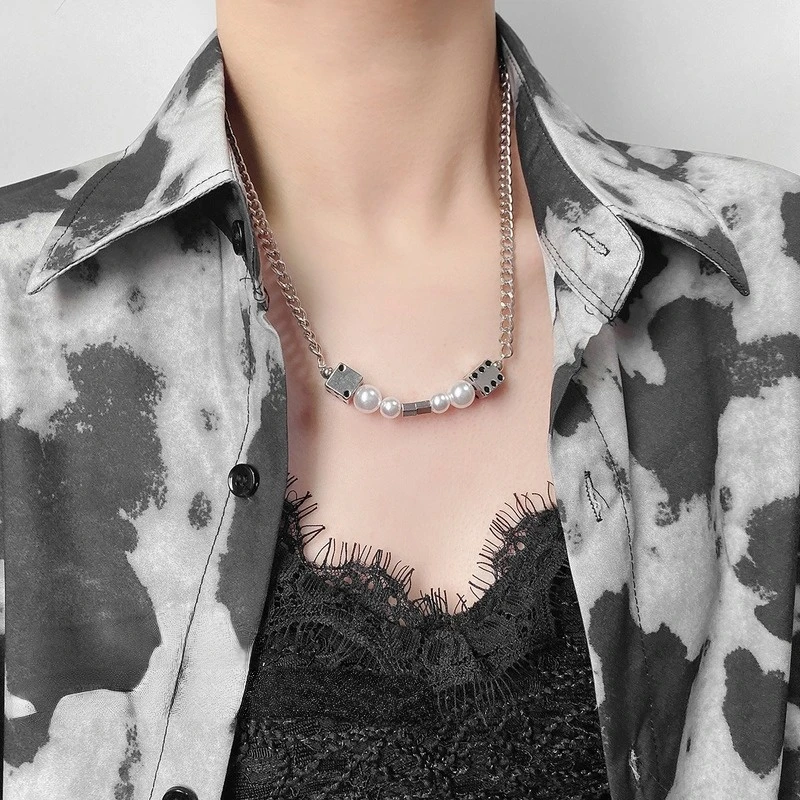 

VSnow Exquisite Dice Simulation Pearl Chokers Necklace for Women Delicate Geometrical Chunky Chain Holiday Necklace Jewellery