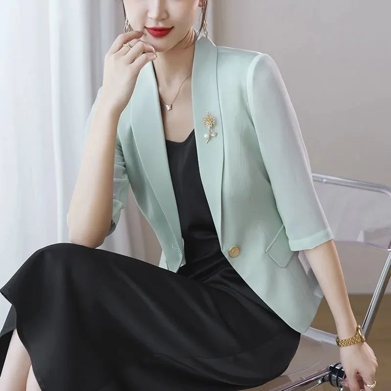 Женский шифоновый пиджак на пуговицах