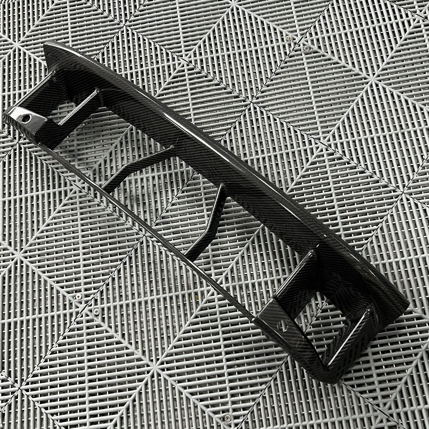 Для BMW M2 G87 2023-24 новый задний бампер из сухого углеродного волокна