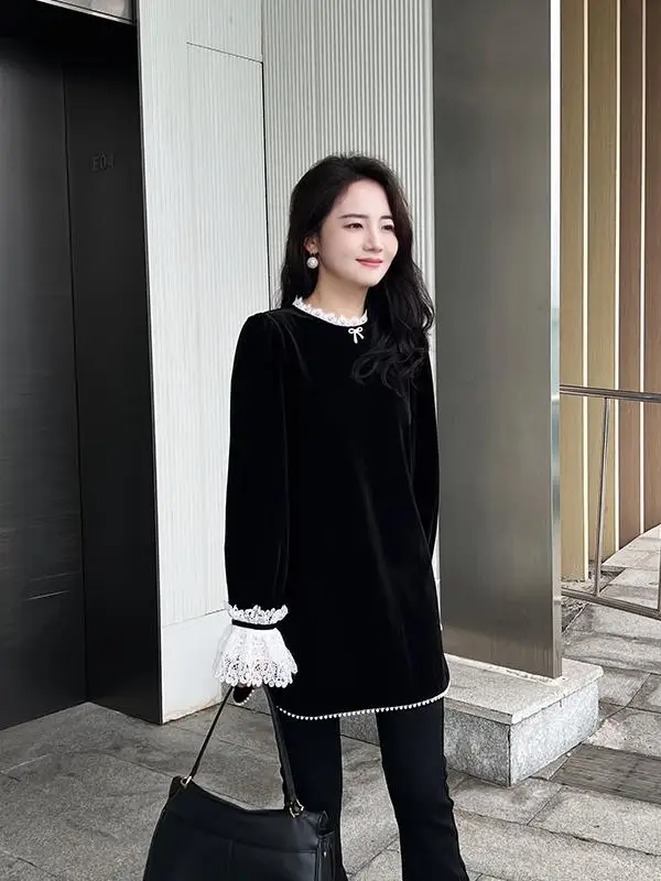 Черная рубашка средней длины с французским романтическим кружевом и бархатной