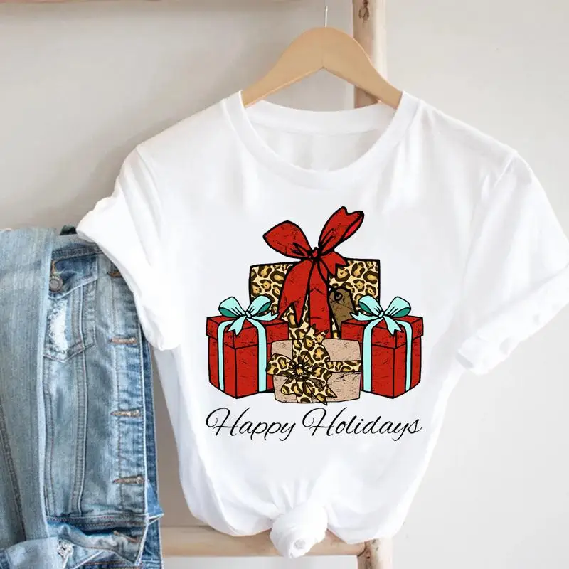 

Женская футболка с новогодним подарком и надписью «Merry Christmas»