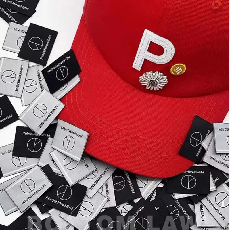 

KPOP GD G-DRAGON Letter P Baseball Hat Peaceminusone Unsiex Fashion Street Shooting Peaked Cap INS Sun Hat With Daisy Badge A9