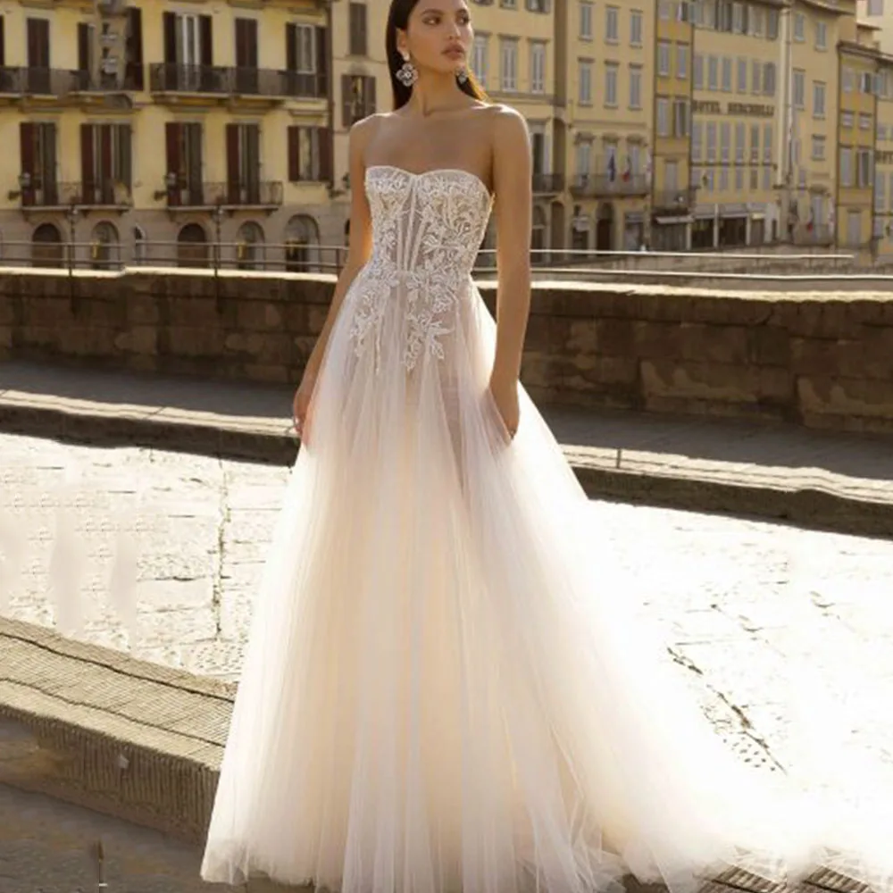 

Классические платья невесты на молнии с открытой спиной без бретелек без рукавов Кружевное платье из фатина трапециевидного силуэта со шле...