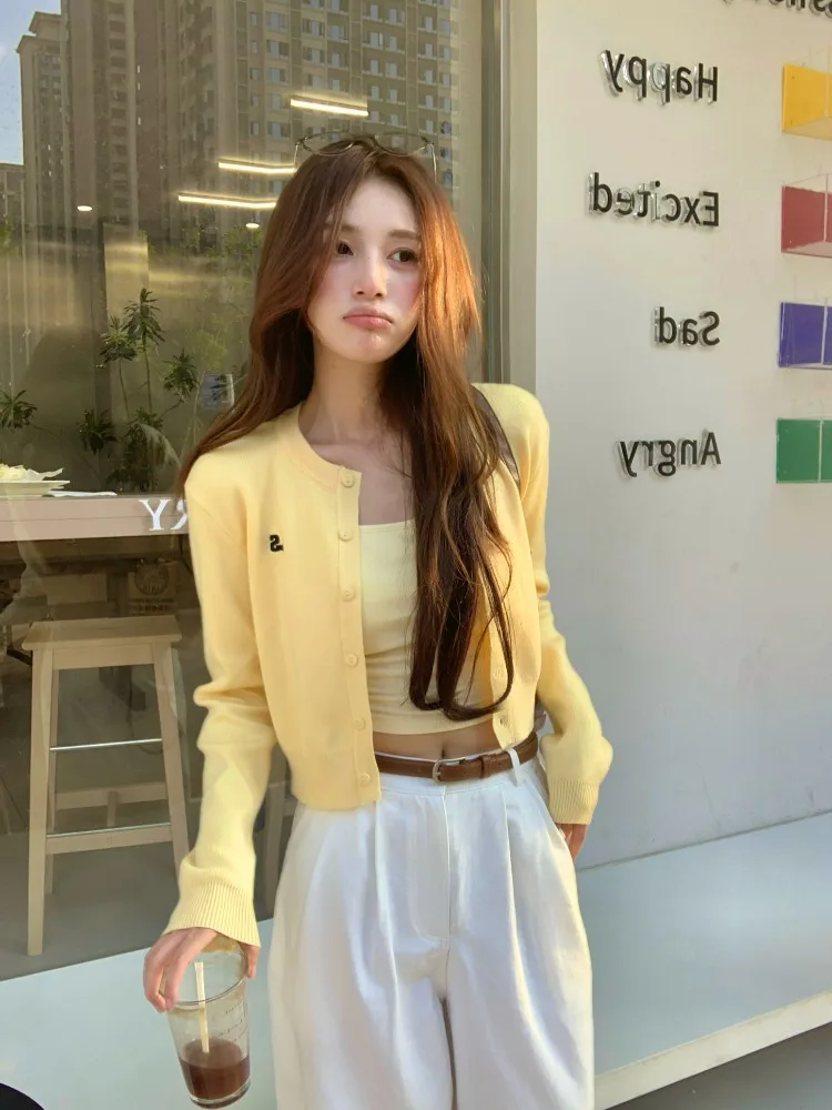 Embroidered Yellow Short Knit cardigan Outerwear Women Early Autumn Versatile Small Round neck sweater Top 2024 New
