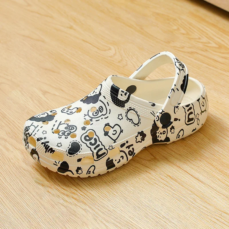 Girls' summer personalized printed slippers with thick-soled shoes wear household non-slip and wear-resistant indoor slippers.