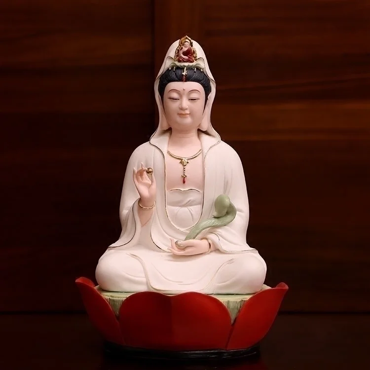 

Baocheng Buddha has a small statue of Guanyin in Dehua porcelain. The living room worships the 9-inch white Guanyin Bodhisattva.