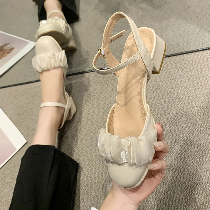 

Туфли женские на каблуке средней высоты, модные босоножки с ремешком и пряжкой, роскошные удобные, бежевые, для девушек, лето 2022