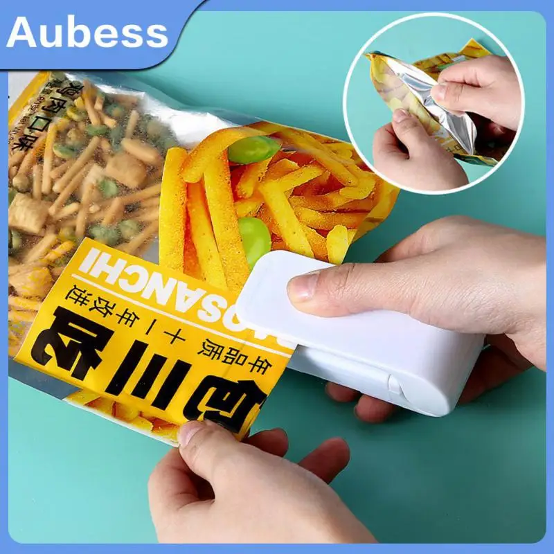 

Food Preservation Vacuum Sealing Easy To Carry Mini Snack Bag Sealing Machine Heat Resistant Function High Quality Household
