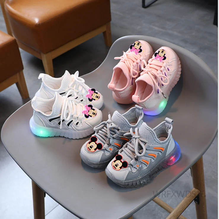 Туфли детские с подсветильник кой на мягкой подошве со светодиодной подсветкой |