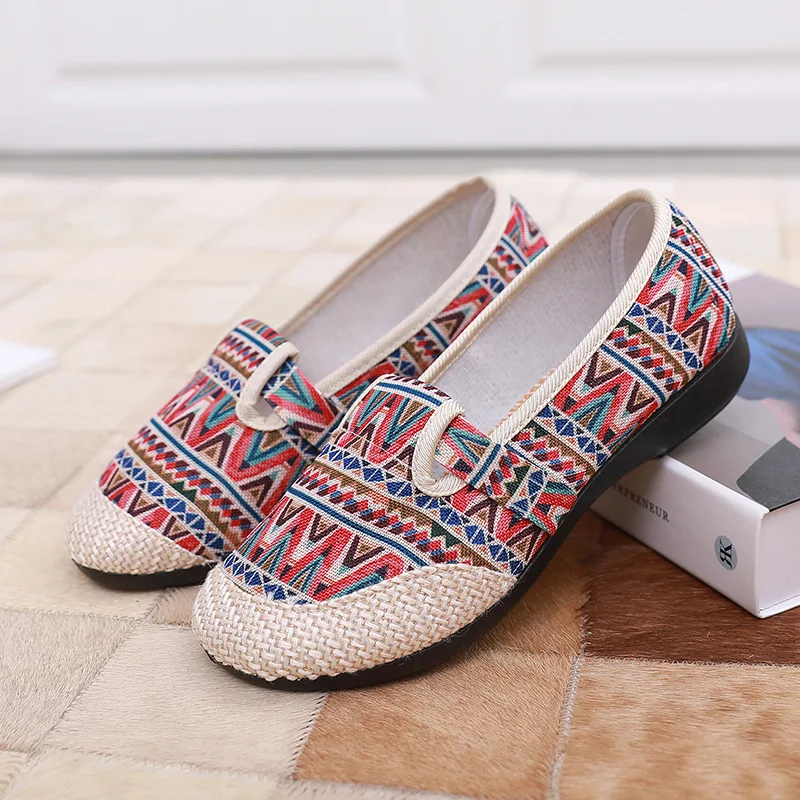 

2023 New Spring Old Beijing Cloth Shoes Women's Breathable Flat Heel Soft Sole Ethnic Fashion Women's Shoes