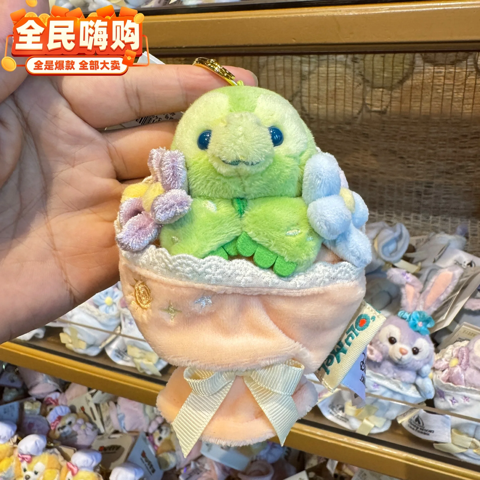 Фото Мини-букет Shanghai Disneyland с подвесками для ключей StellaLou, CookieAnn и брелком LinaBell — подарок на день рождения для девочек №4
