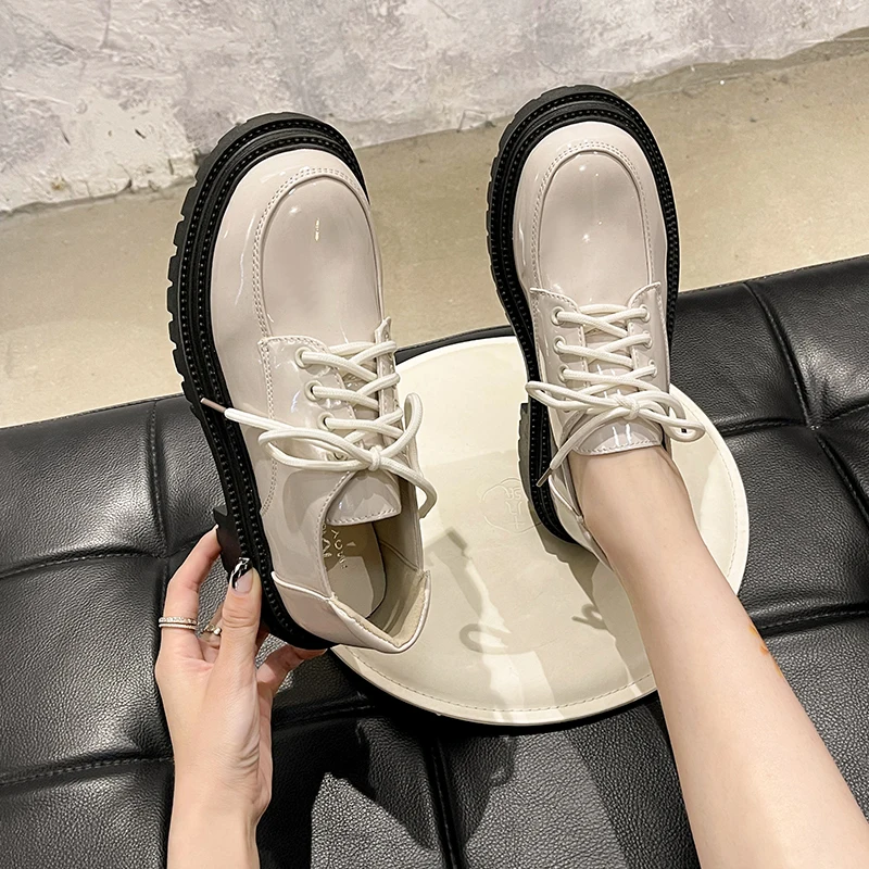 

Womens Derby Shoes British Style Clogs Platform All-Match Female Footwear Leather New Summer Preppy Cross Creepers Dress Med Spr