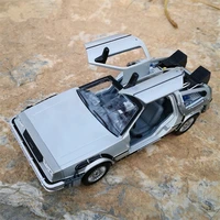 Модель DeLorean в масштабе 1:24#1