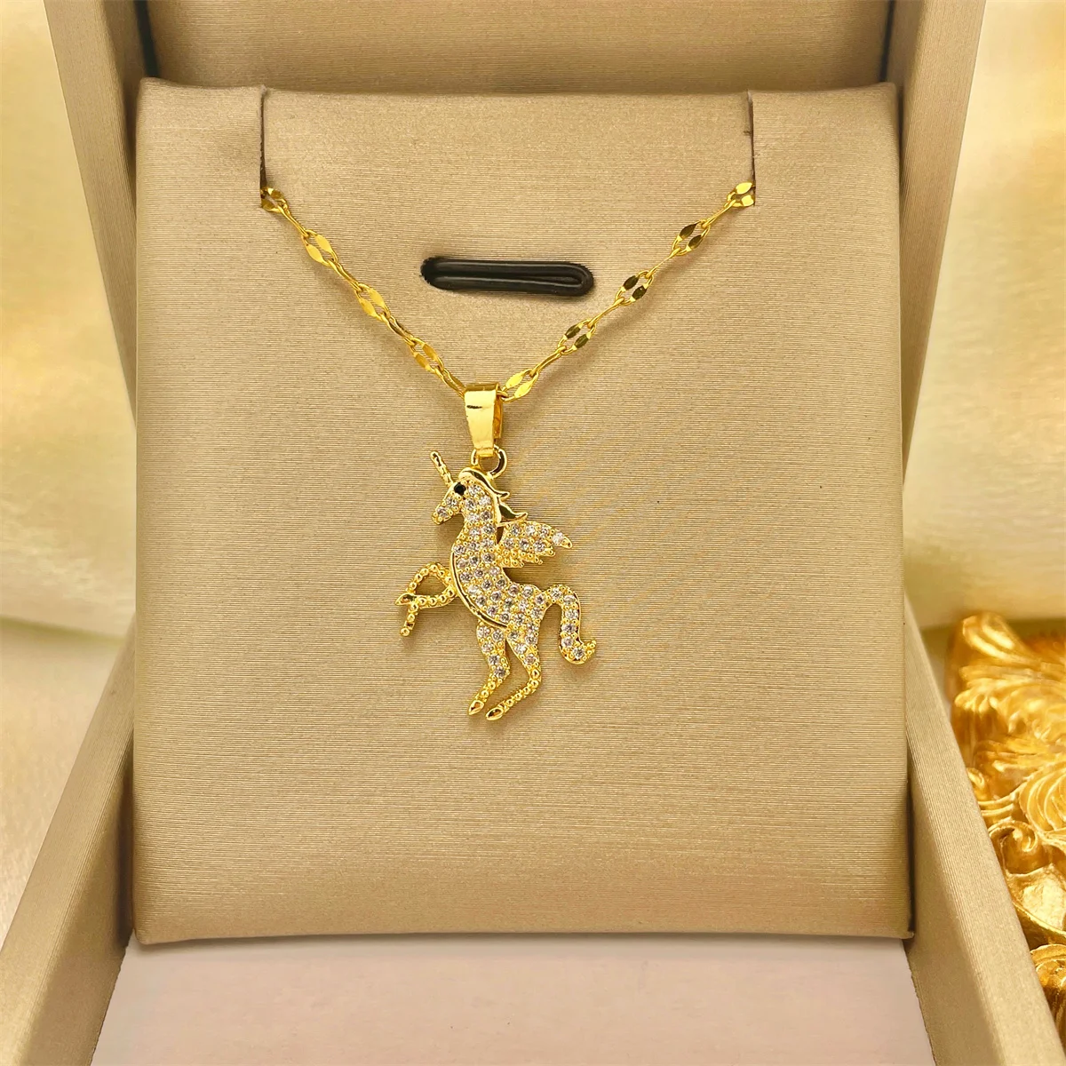 

кулоны и подвески бижутерия духи женские подвеИзысканная модная подвеска в виде единорога, ожерелье из меди с инкрустированным цирконием для женщин, цепочка из нержавеющей стали, ювелирные изделия на свадьбу, годовщину