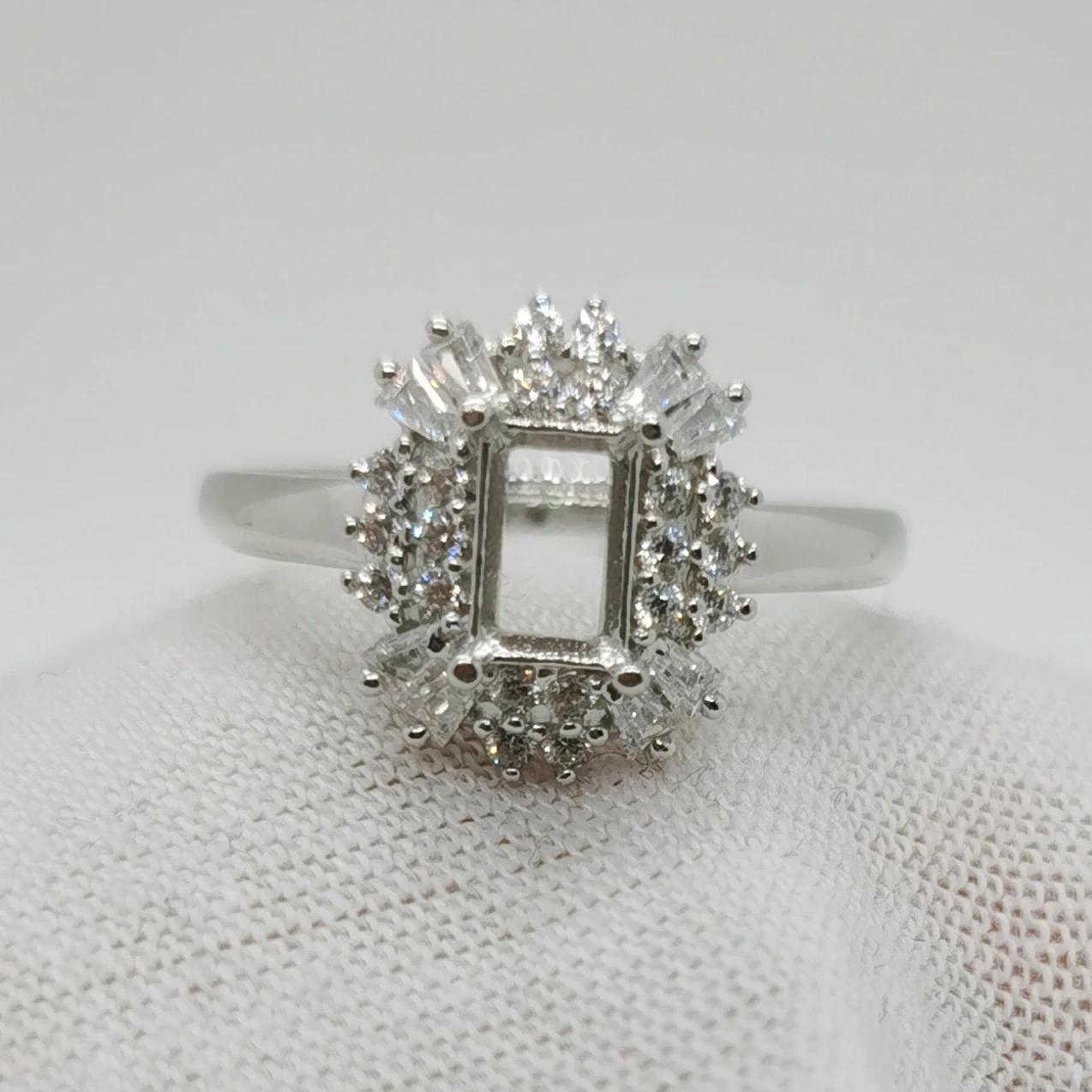 

Dazzling Silver Gemstone Ring Setting 4mm*6mm Rectangle Gemstone Engagement Ring Setting Jewelry DIY Wholesaler