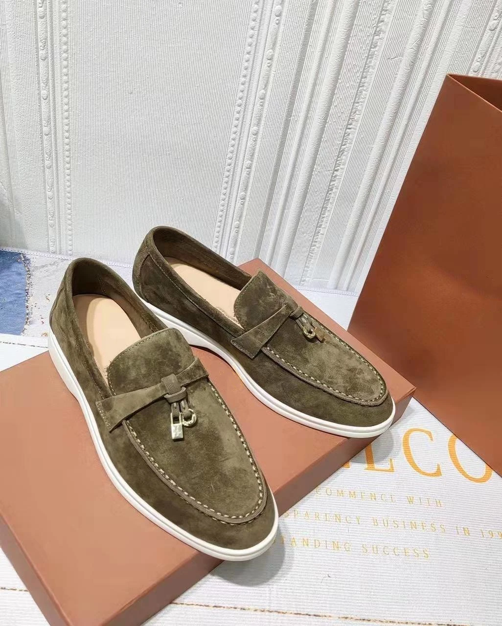 2023 Soft soled comfort loafers Flat fringe women's shoes leather cashmere single LACES shoebox