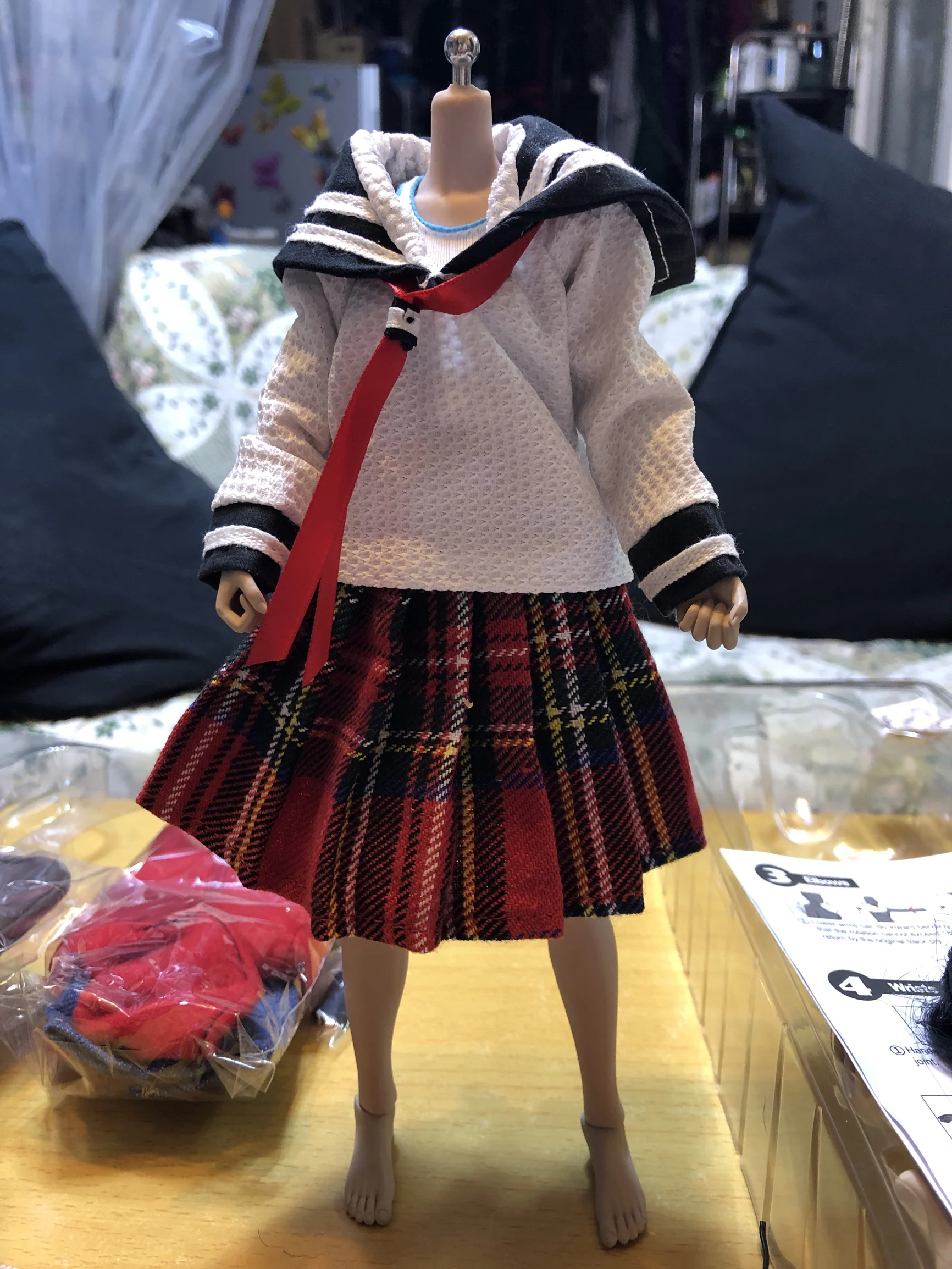 

1/6 Scale Female School Uniform Shirt Plaid Dress Clothes for 12 Inches TBLeague Action Figures Model