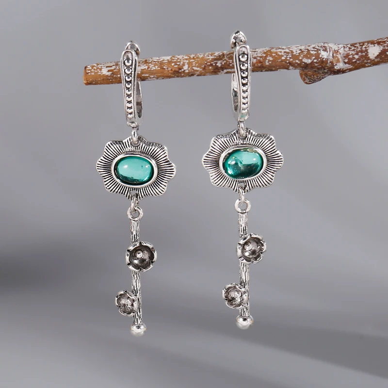 

Vintage metal craftsman carved flower earrings inlaid with green stone women's hook shaped pendant earrings