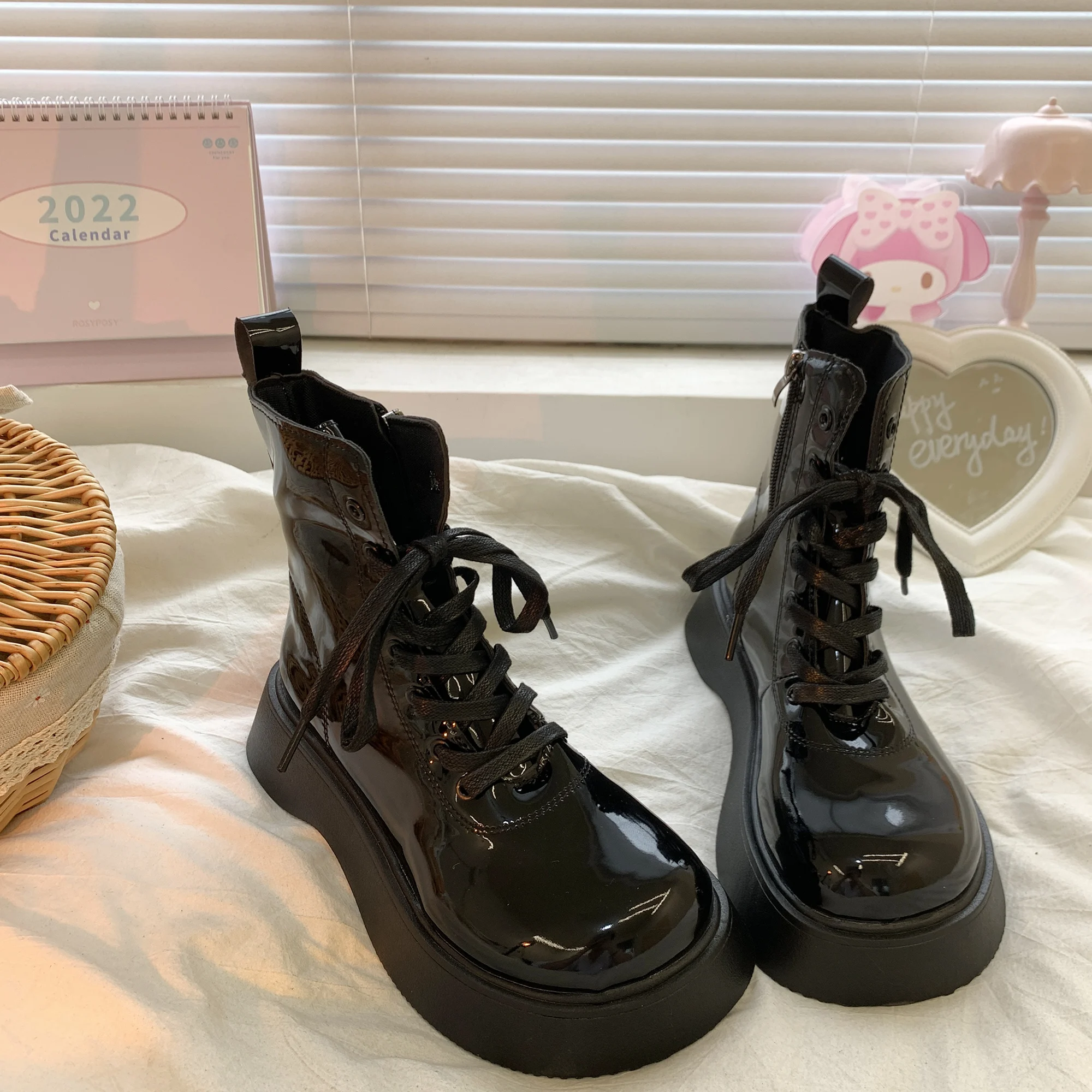 

Ботинки женские на плоской подошве, с круглым носком, на молнии, Осень-зима