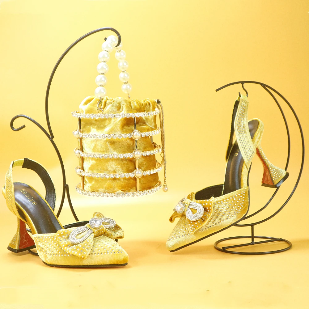 Женские сандалии с ремешком на пятке туфли заостренным носком и жемчужным