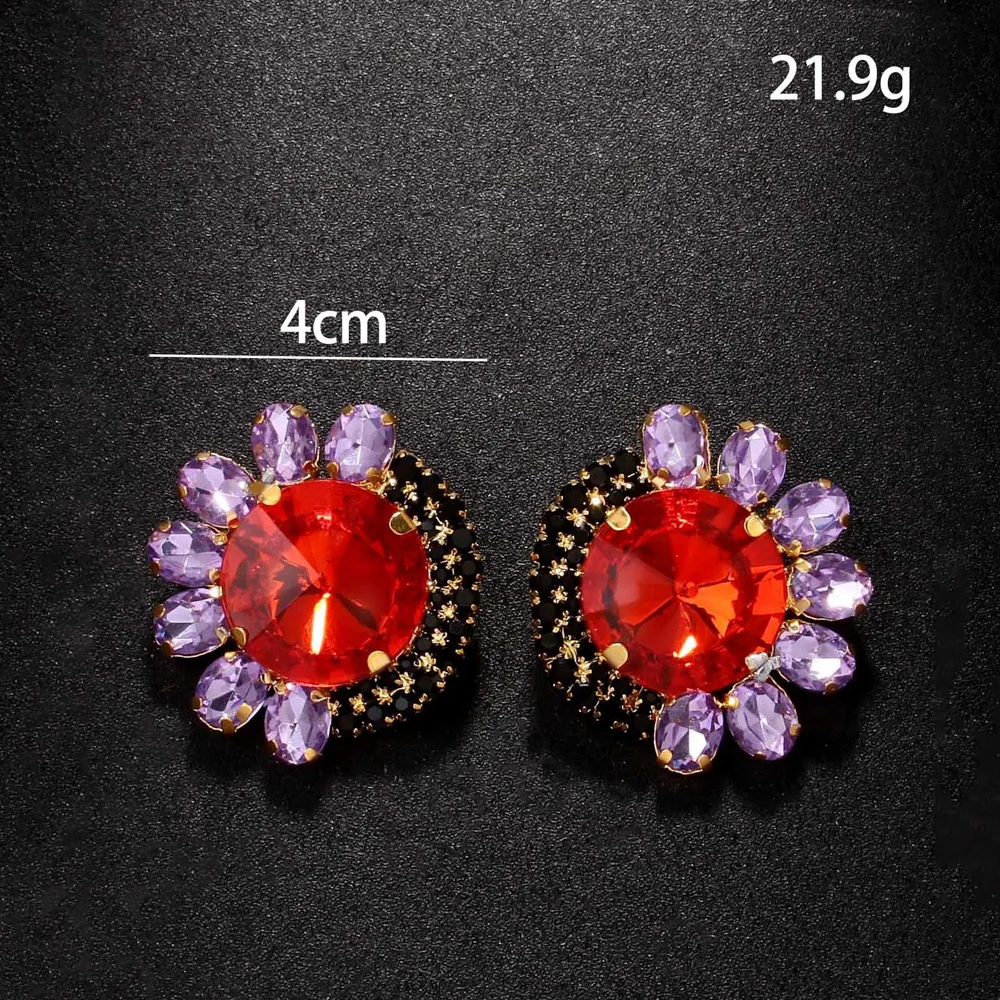 Огромные круглые серьги-гвоздики в виде искусственных камней