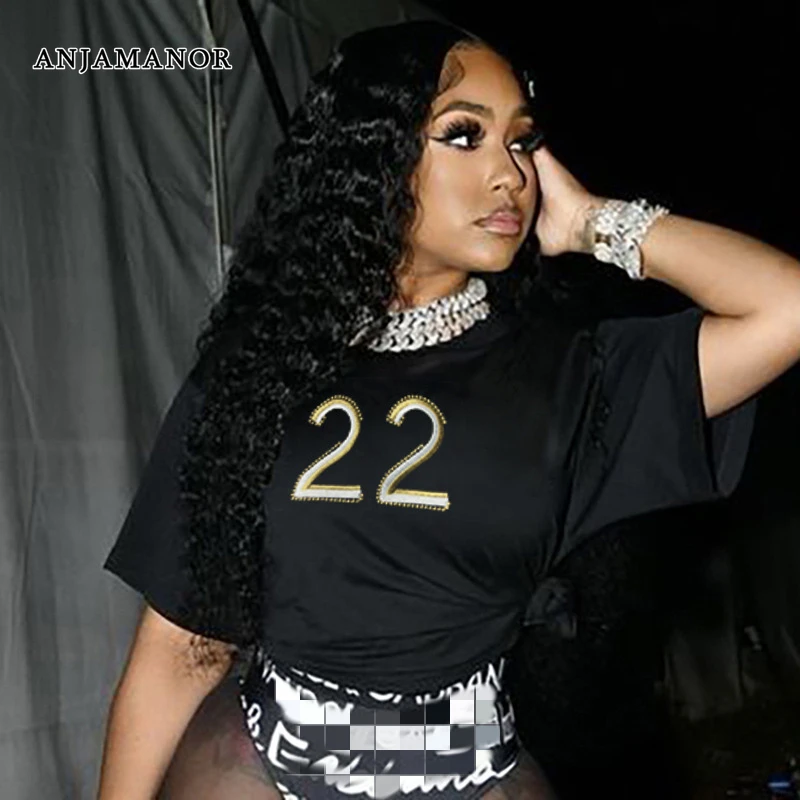 

Футболка женская оверсайз с коротким рукавом и вышивкой в виде цифр