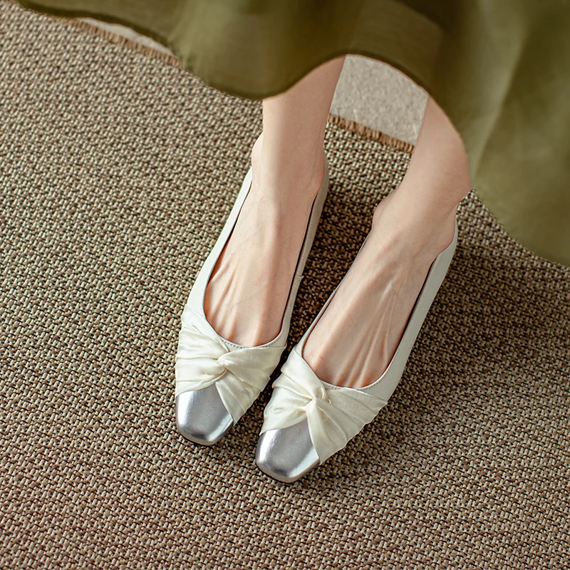 Square head silver cowhide pearl women's shoes, bow tie flower silk low heel thick heel beaded women's shoes