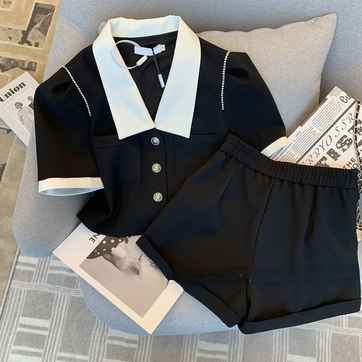 

Korean 2023 Summer Women Sets Hit Color Short Sleeve Turn-down Collar Top + High Waist Wide Leg Shorts Chic Two Pieces C29