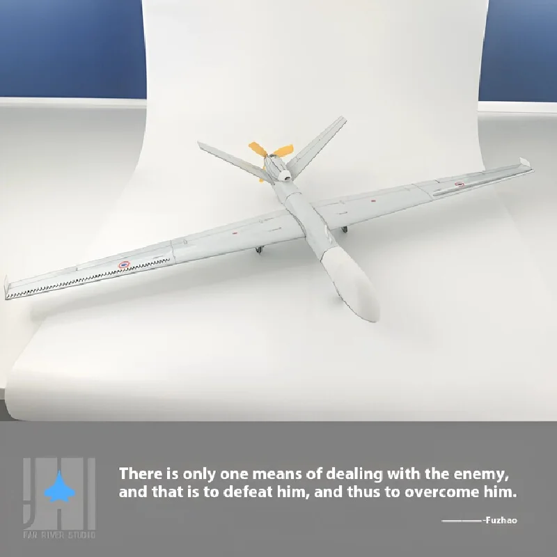 Миниатюрная модель самолета с дистанционным управлением для использования в