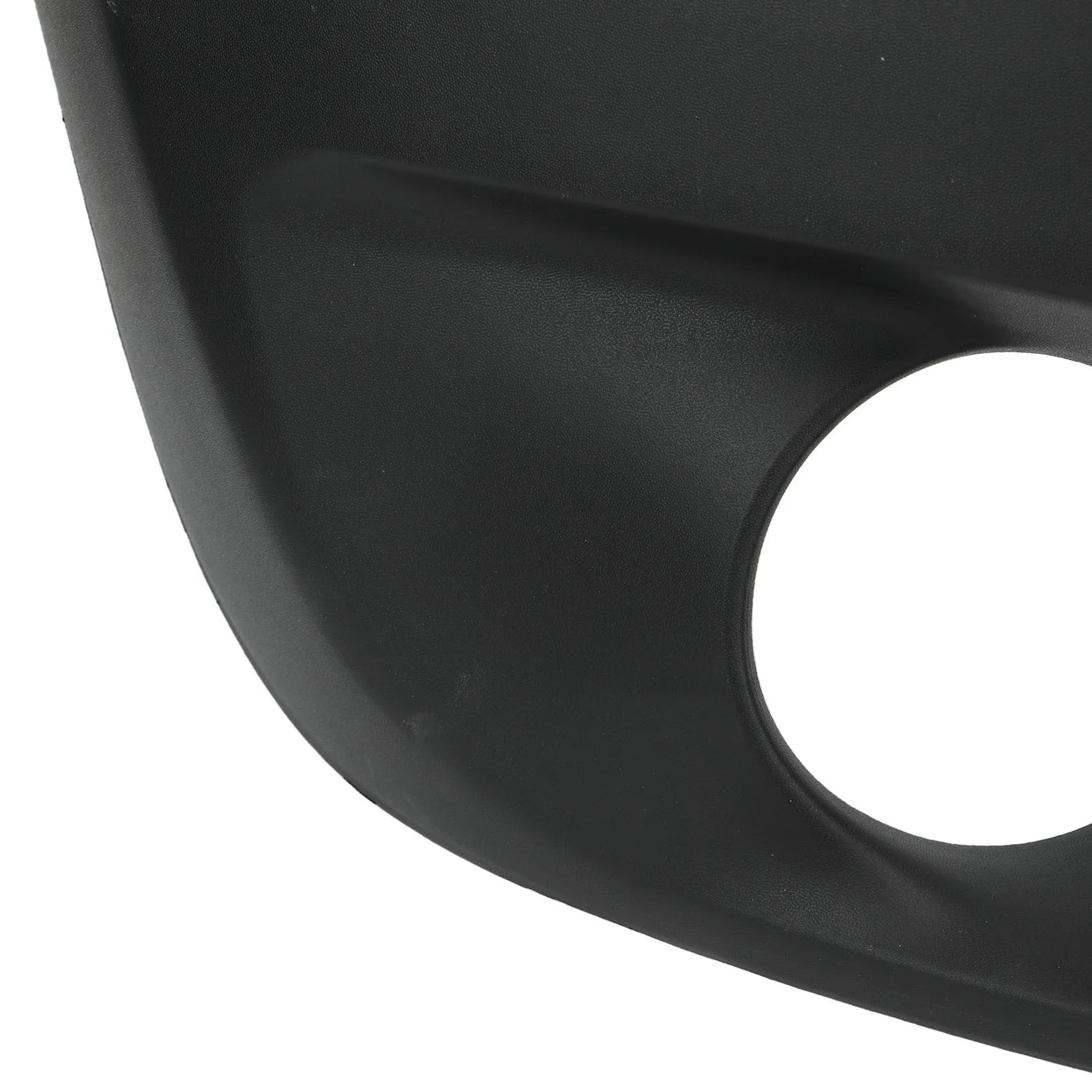 1513564680 Решетка правого переднего бампера Замена защитной крышки противотуманной