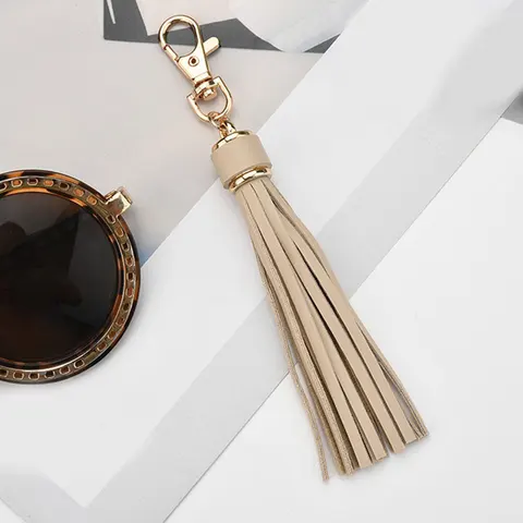 Брелок для ключей с кисточками