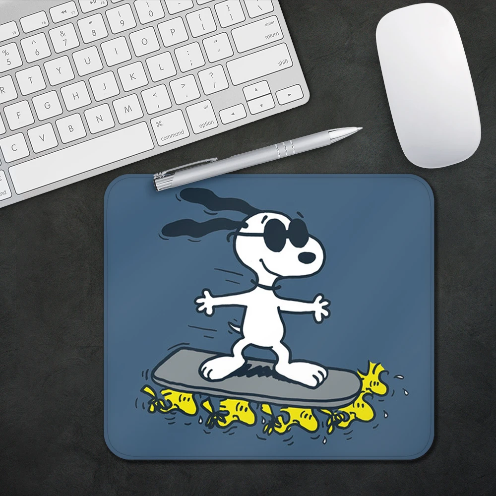 

Cute Dog-Snoopies Design Pattern Game mousepad Small Pads Rubber Mouse Mat MousePad Desk Gaming Mousepad Cup Mat