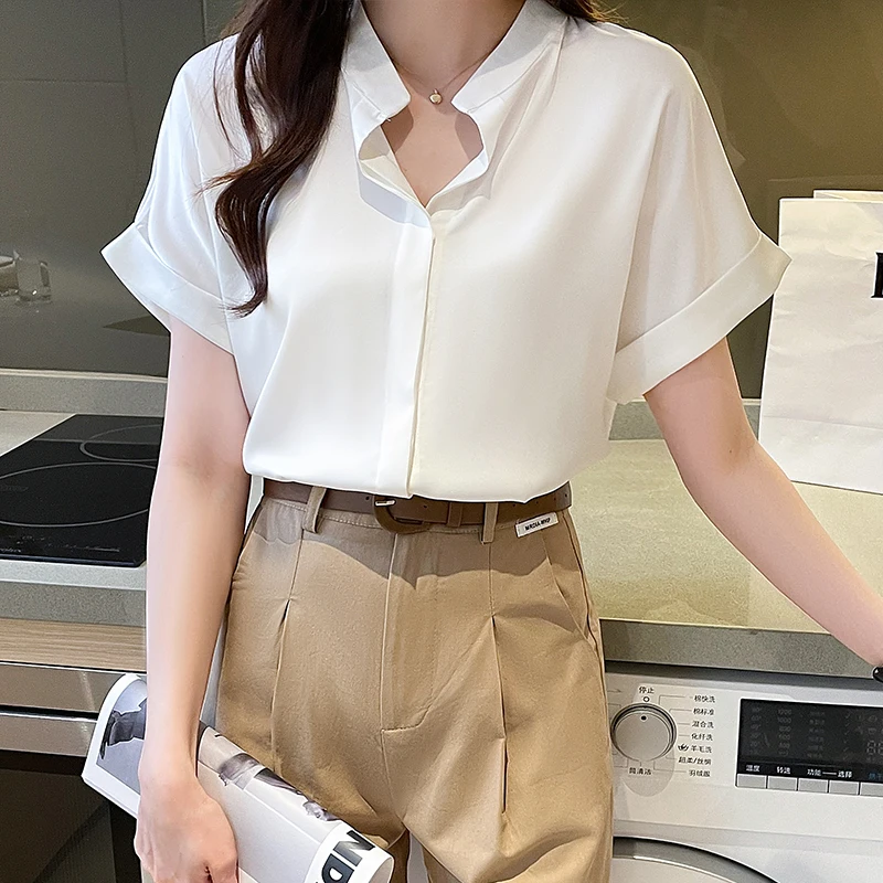 

Блузка женская шифоновая с коротким рукавом и V-образным вырезом