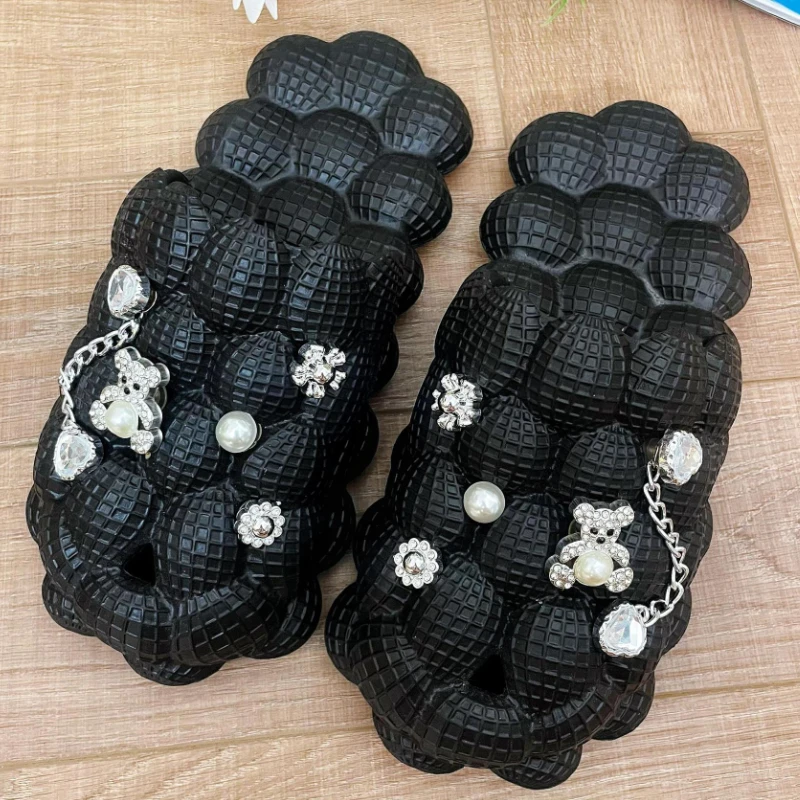 

Silver Cartoon Bear Chain Decor Vented Clogs Summer Slides Women Shoes Punk Slipppers Platftorm Beach Sandals Men Girl Plus Size