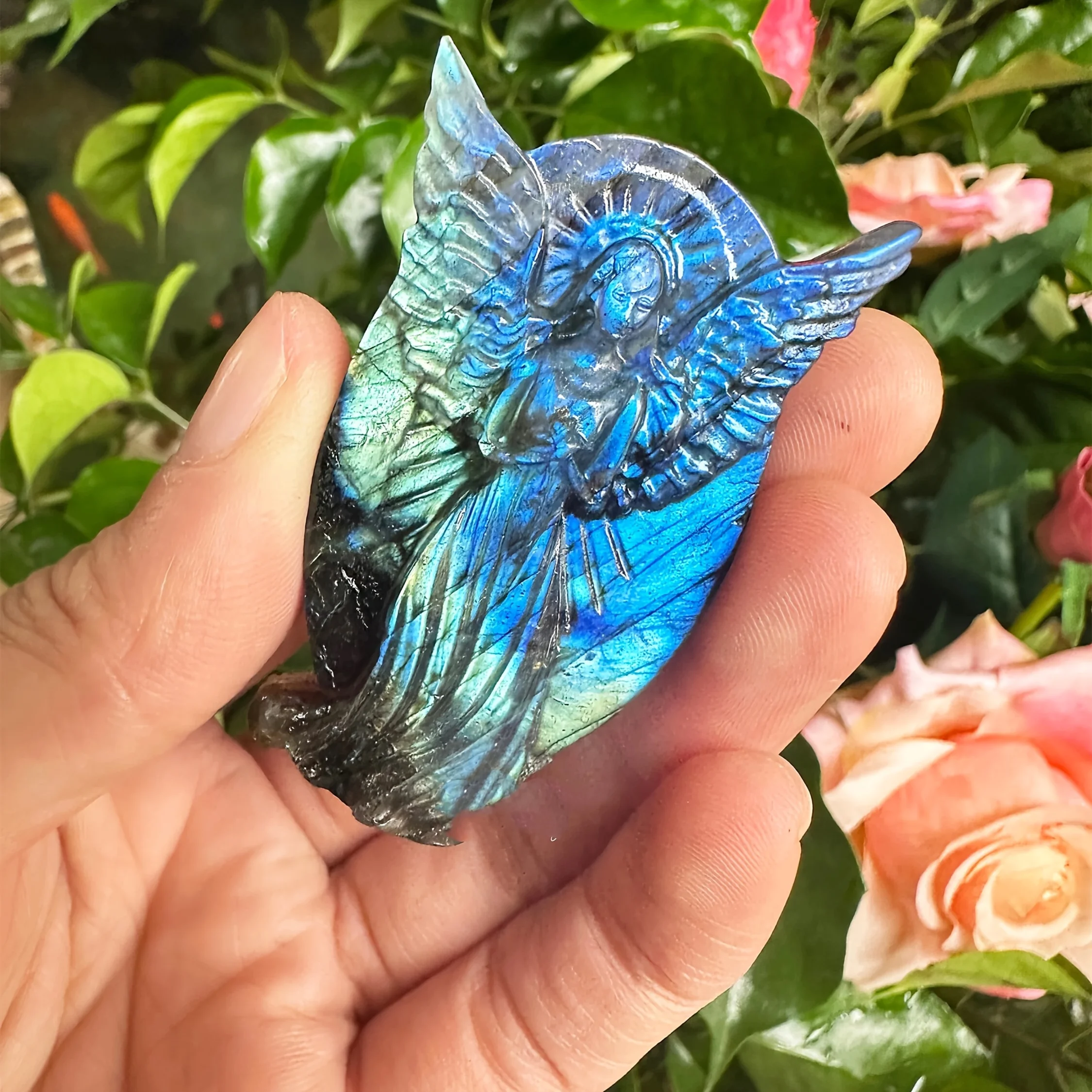 

Фигурка ангела из лабрадорита