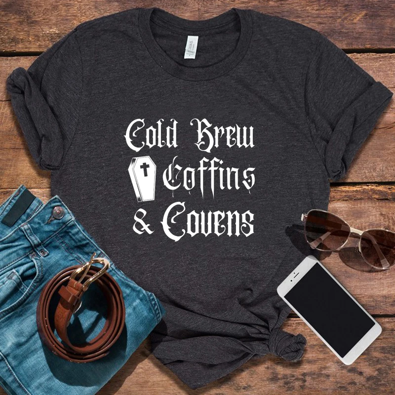 

Футболка женская с принтом «гробы», на Хэллоуин