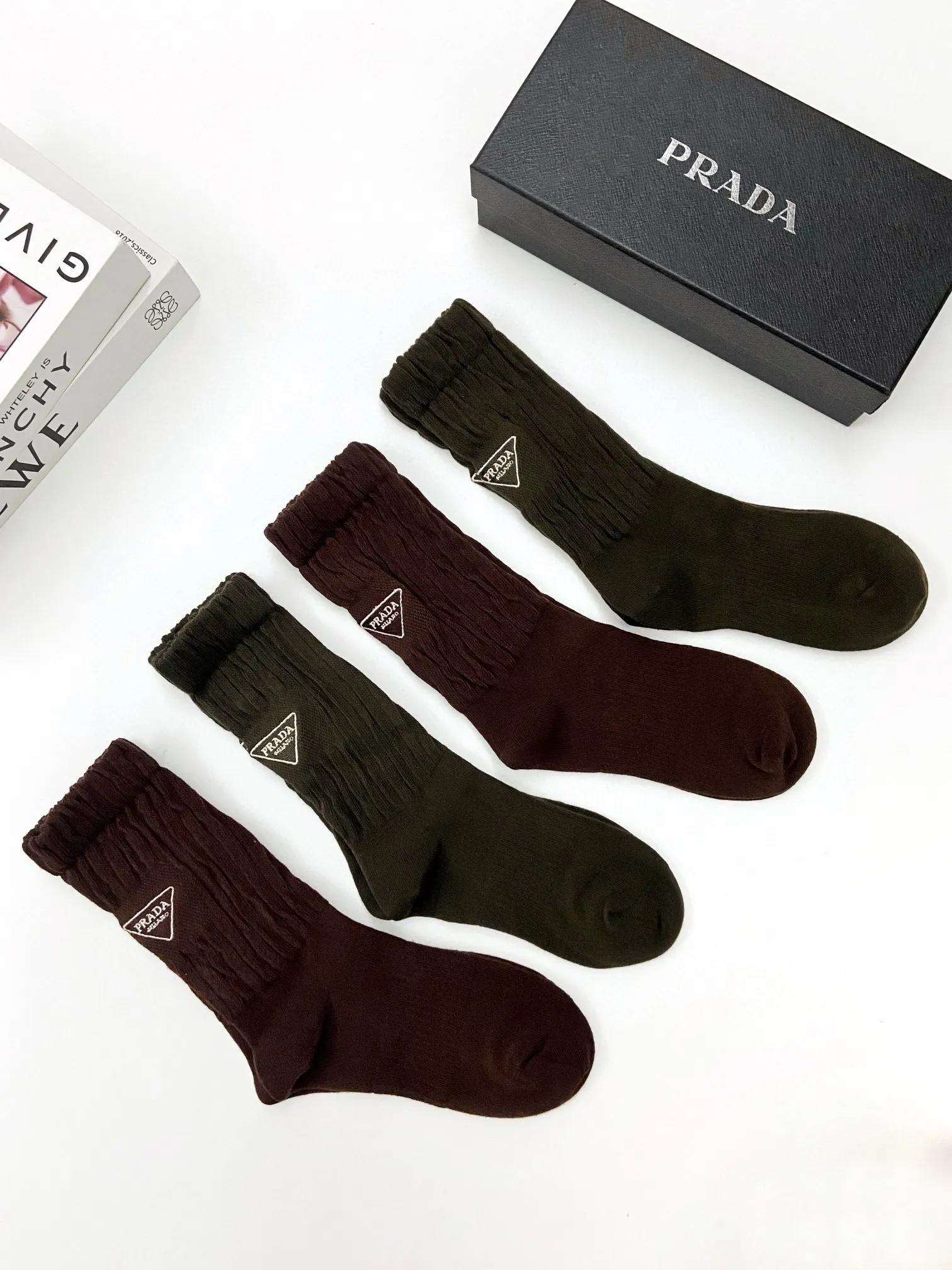 Носки Prada 4 пар дышащие Носки мужские женские хлопковые мягкие впитывающие пот