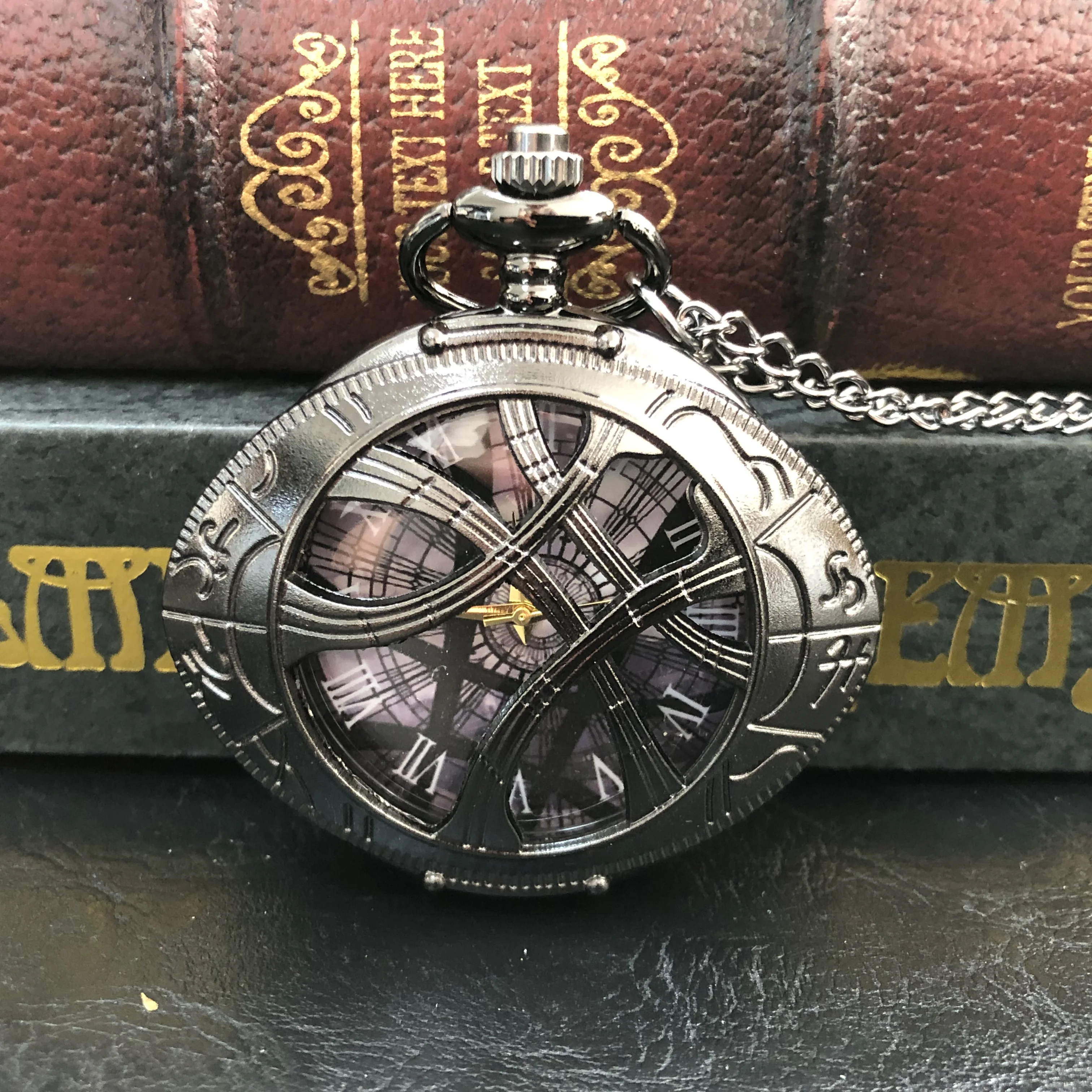 

Черный кулон с полым глазом, кварцевые карманные часы в стиле ретро, необычный сувенир, цепочка на свитер, античное ожерелье, подарок для жен...