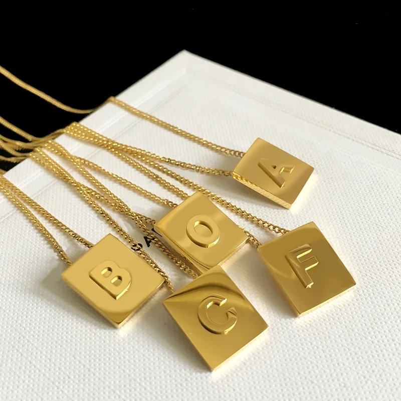 

Top Quality 3D Solid Relief 26 Letter Nameplate Pendant Necklace Stainless Steel Clavicle Chain For Women Fashion Gold Jewelry