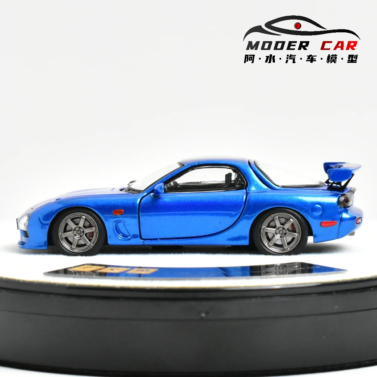 Модель автомобиля PGM 1:64 Mazda FD3S RX7