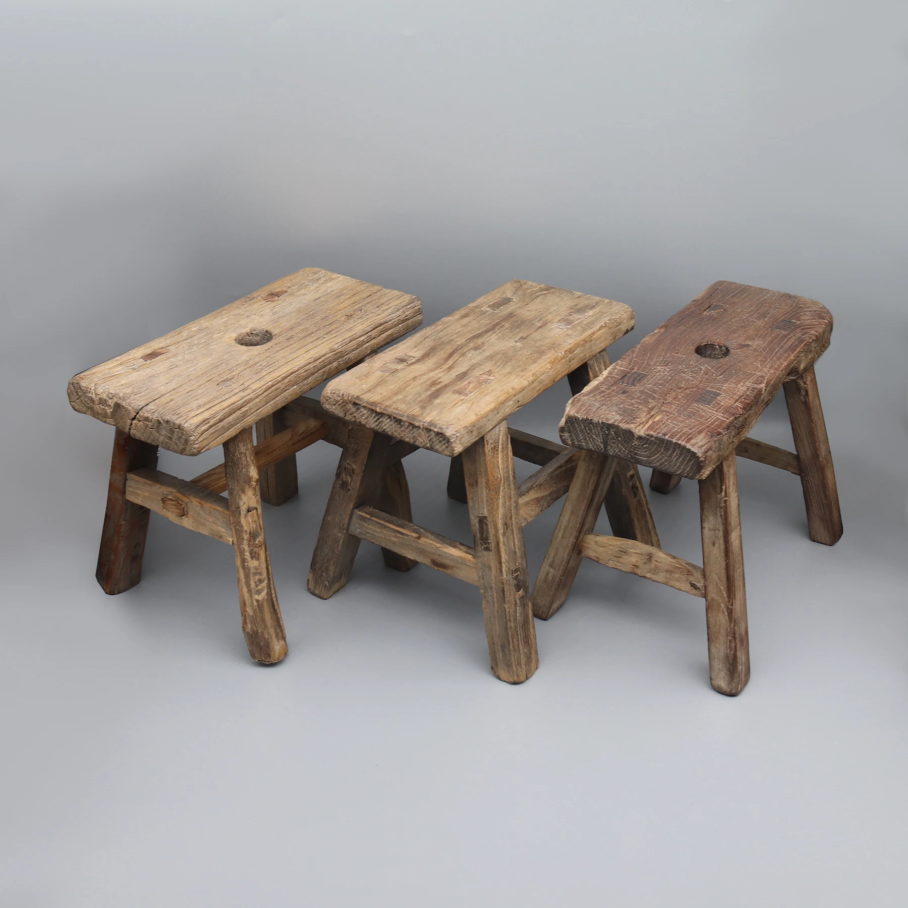 Деревянный пуфик