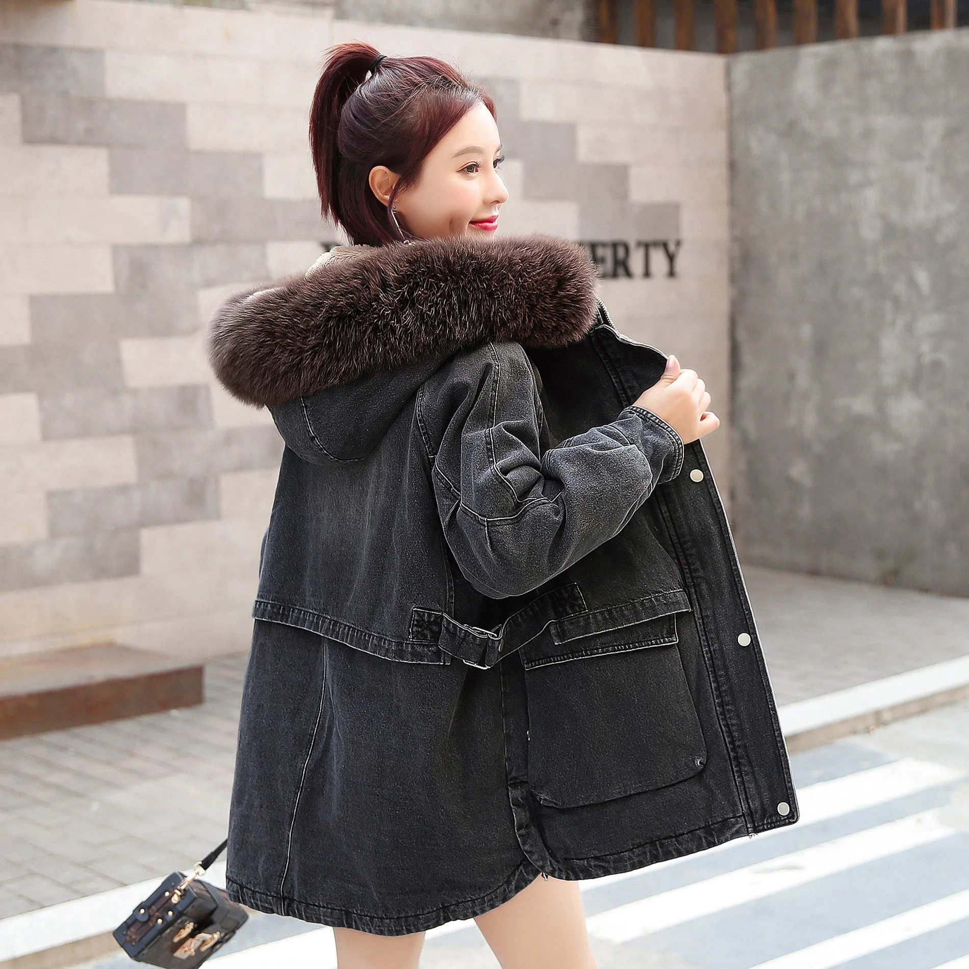 2022 Winter New Lamb Wool Medium Long Loose Hodded Jeans Coat Plush Thicken Denim Cotton Jacket Women's Casual Vintage Outerwear