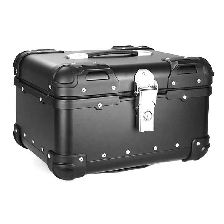 Мотоциклетный шлем черного цвета 35 л